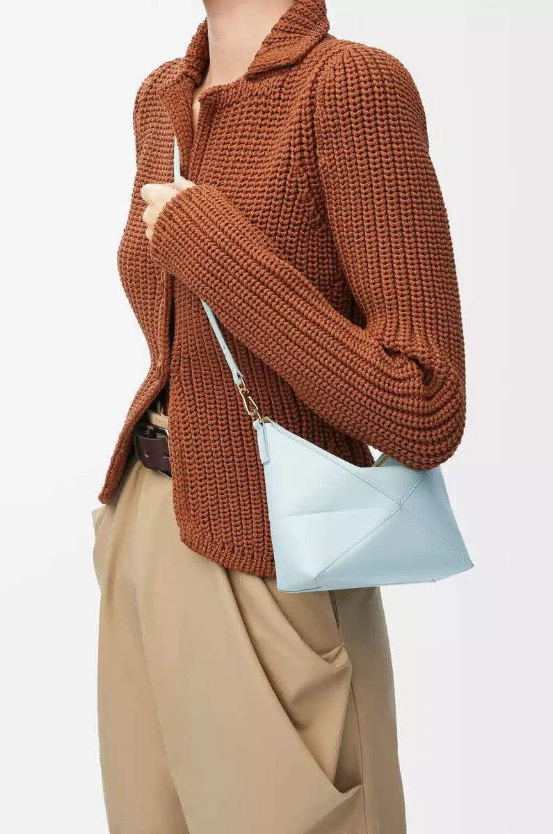 bolso puzzle fold de piel de becerro napa brillante azul iceberg