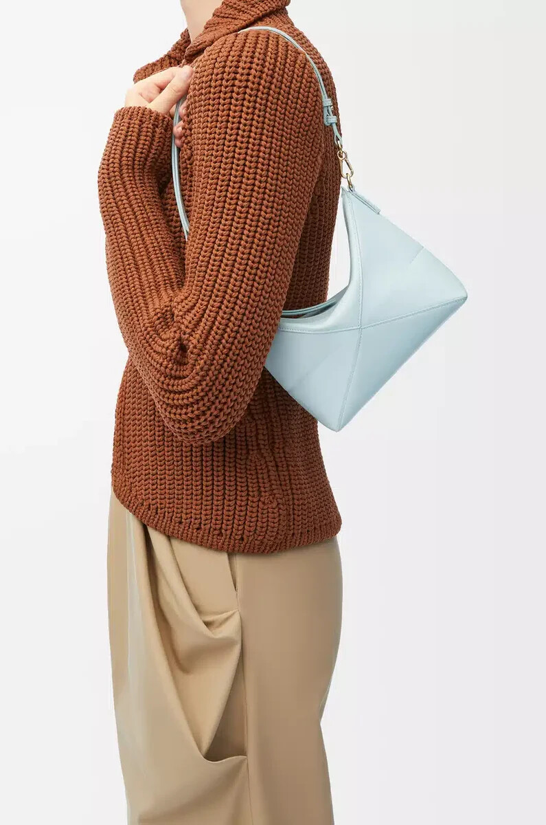 bolso puzzle fold de piel de becerro napa brillante azul iceberg