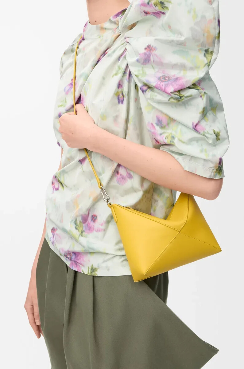 bolso puzzle fold en piel de becerro napa brillante dandelion