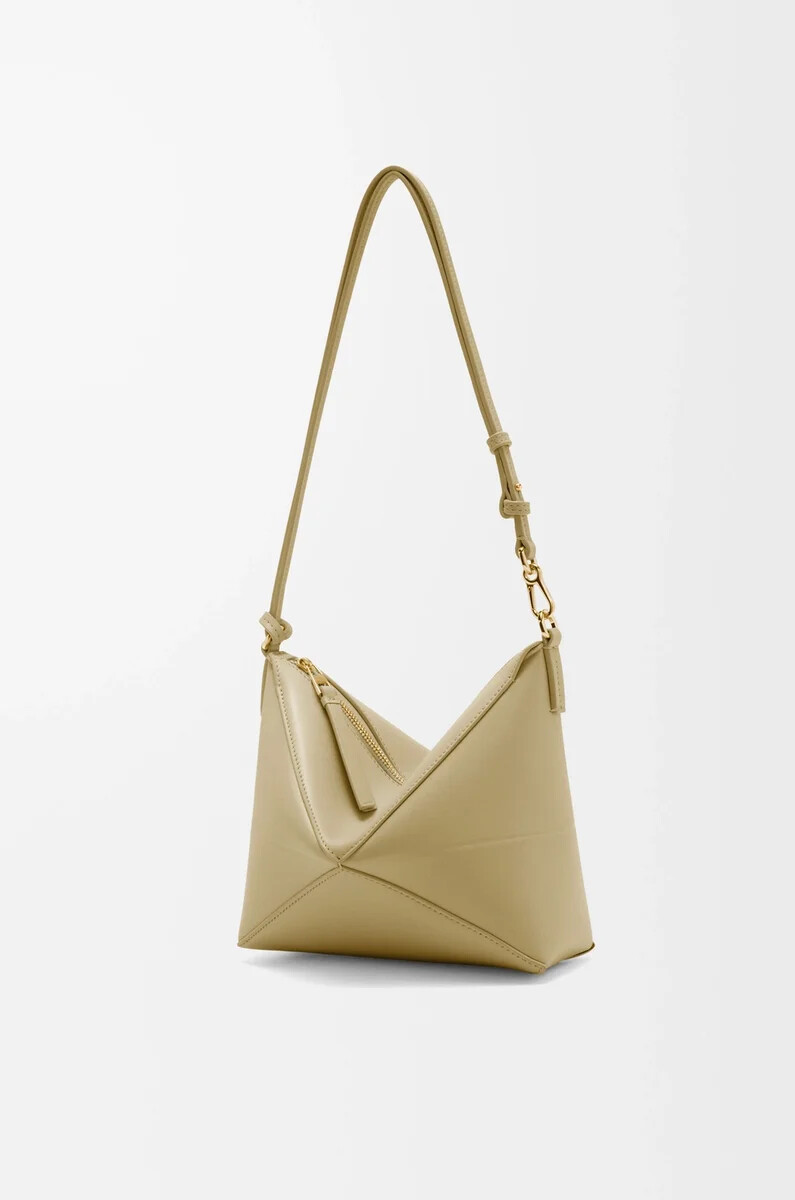 bolso puzzle fold en piel de becerro napa brillante color verde arcilla