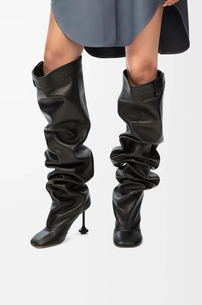 bota toy por encima de la rodilla en piel de cordero napa negra