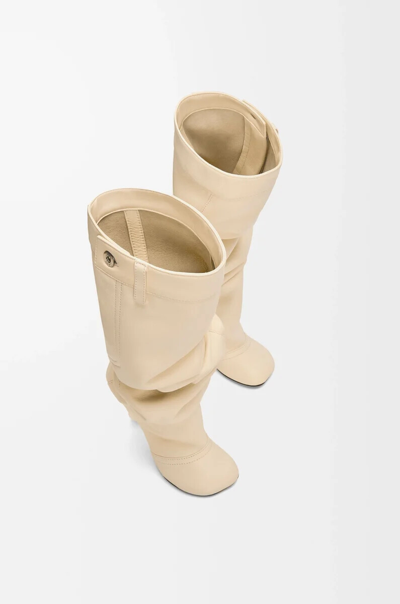 bota por encima de la rodilla toy en piel de cordero napa color avena