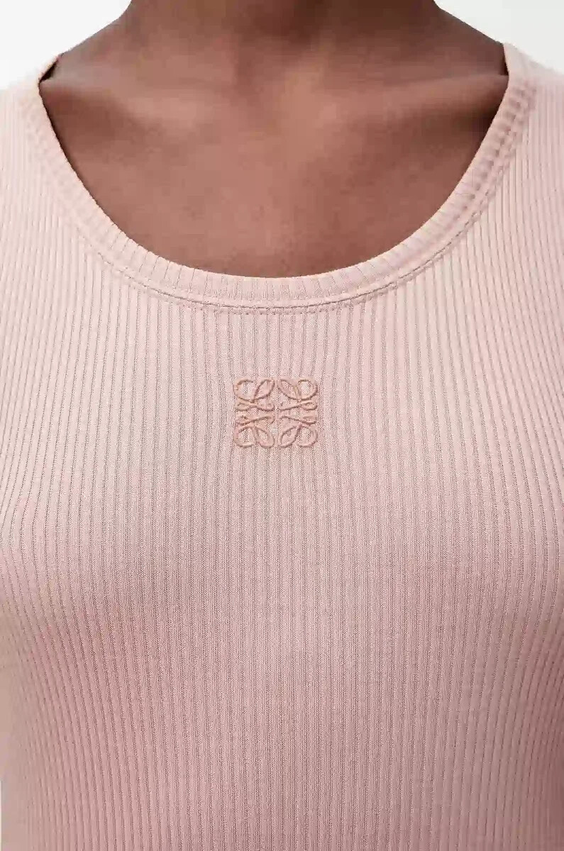 camiseta de tirantes con anagrama en seda rosa claro