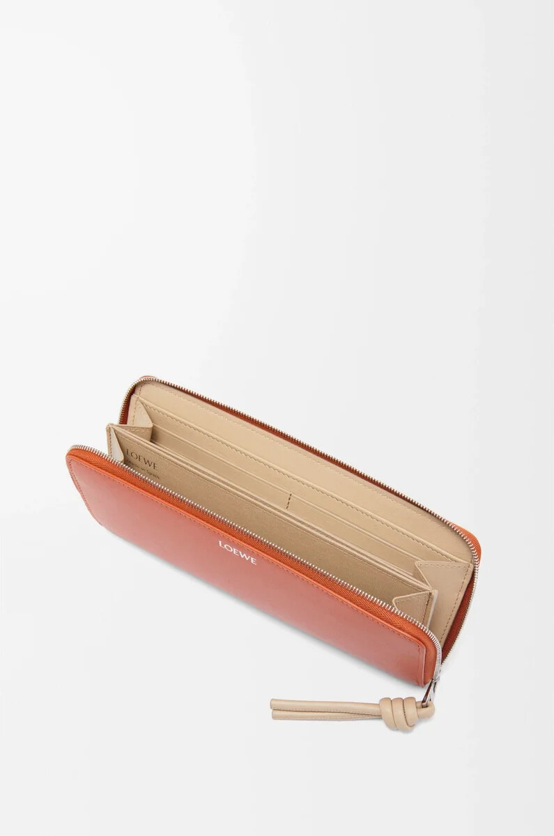 cartera con cremallera y nudo en piel de becerro napa brillante arcepapercraft