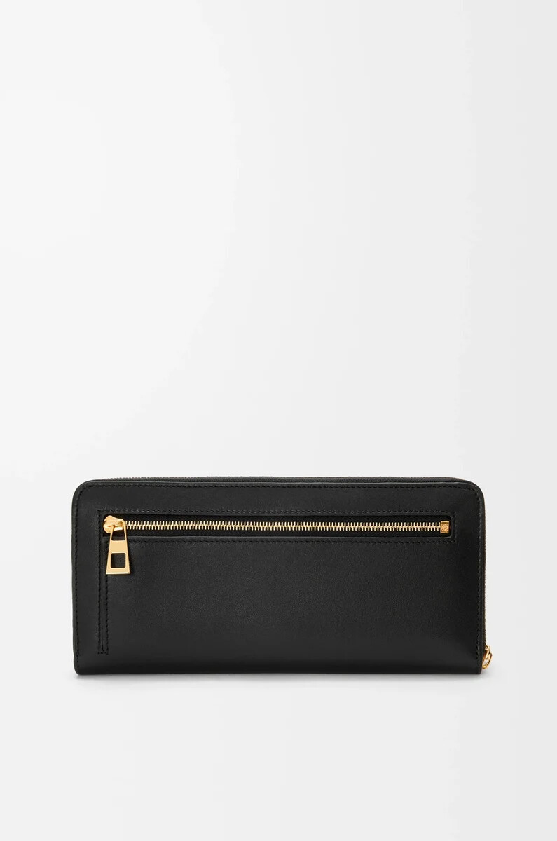 cartera con cremallera y nudo en piel de becerro napa brillante negroardilla