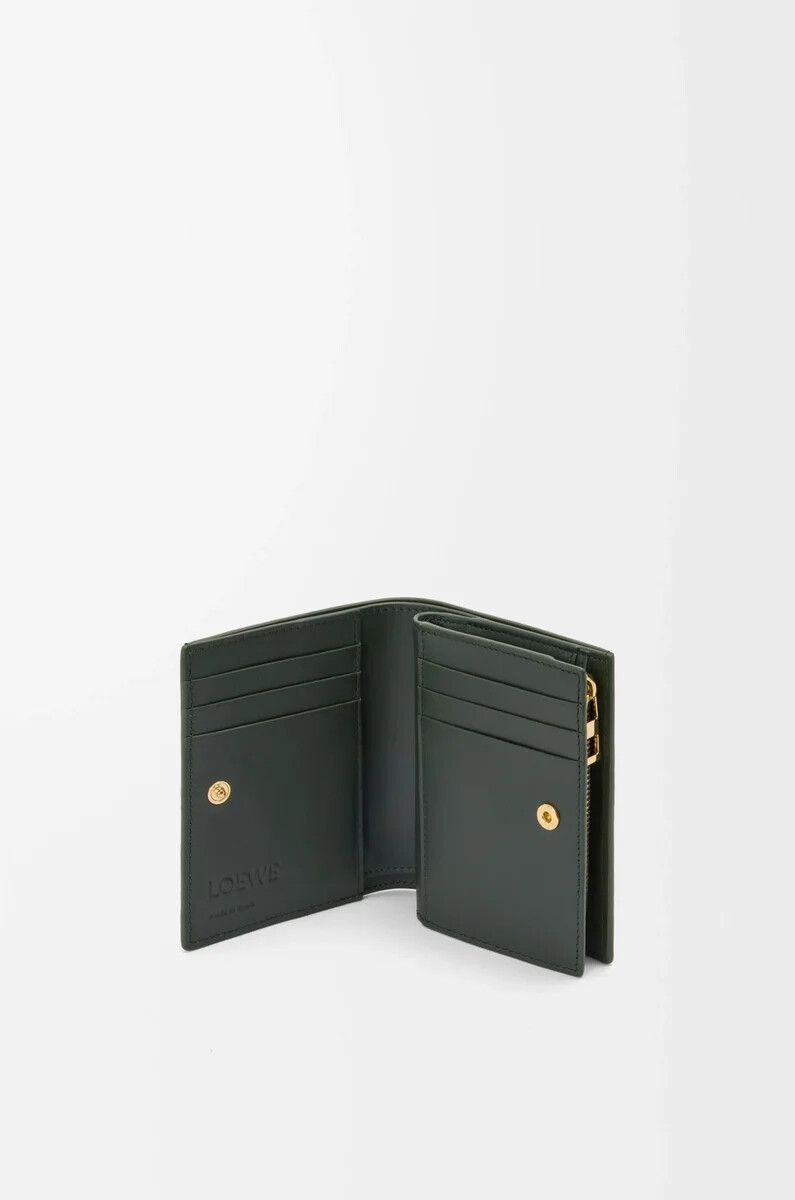 cartera compacta landscape en piel de becerro napa verde botellaocre