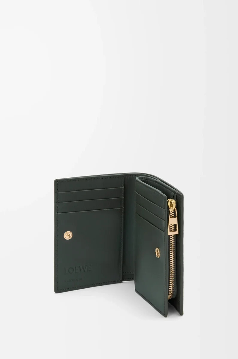 cartera compacta landscape en piel de becerro napa verde botellaocre