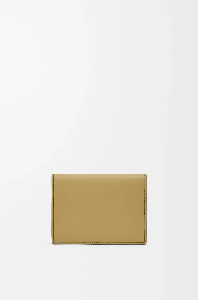 cartera compacta landscape en piel de becerro napa verde botellaocre