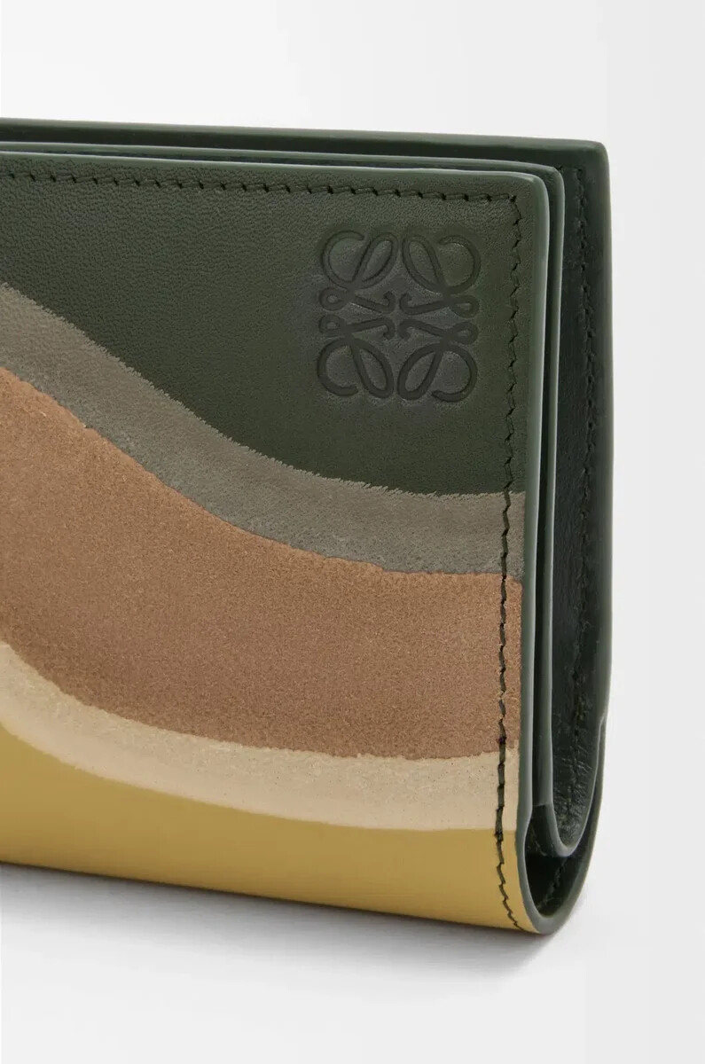 cartera compacta landscape en piel de becerro napa verde botellaocre