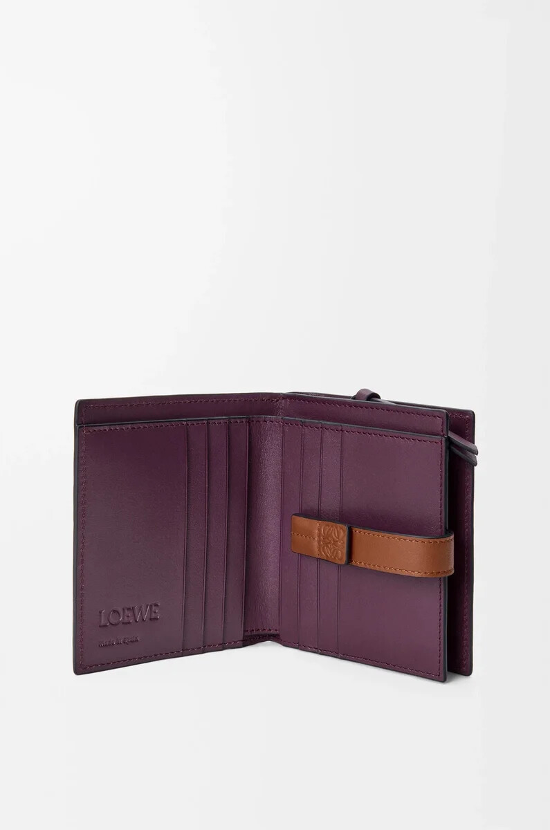 cartera compacta con cremallera en piel de becerro granulada suave color malva sucioardilla