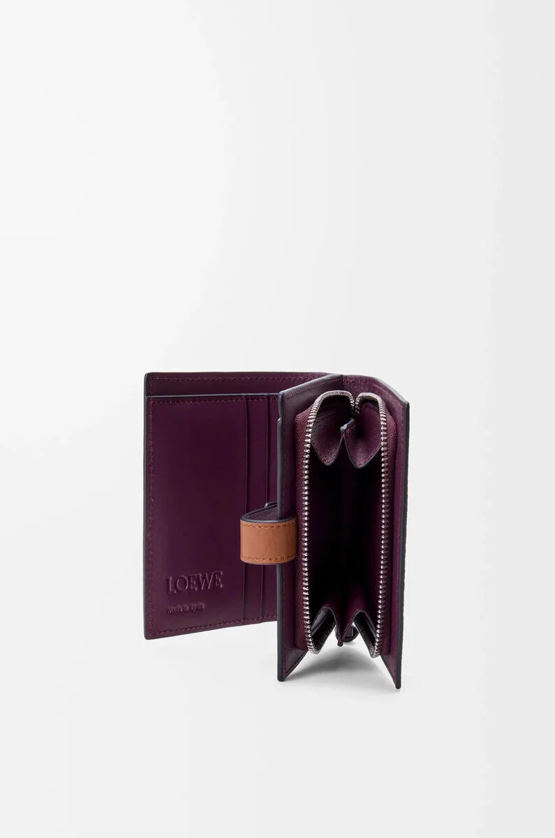 cartera compacta con cremallera en piel de becerro granulada suave color malva sucioardilla