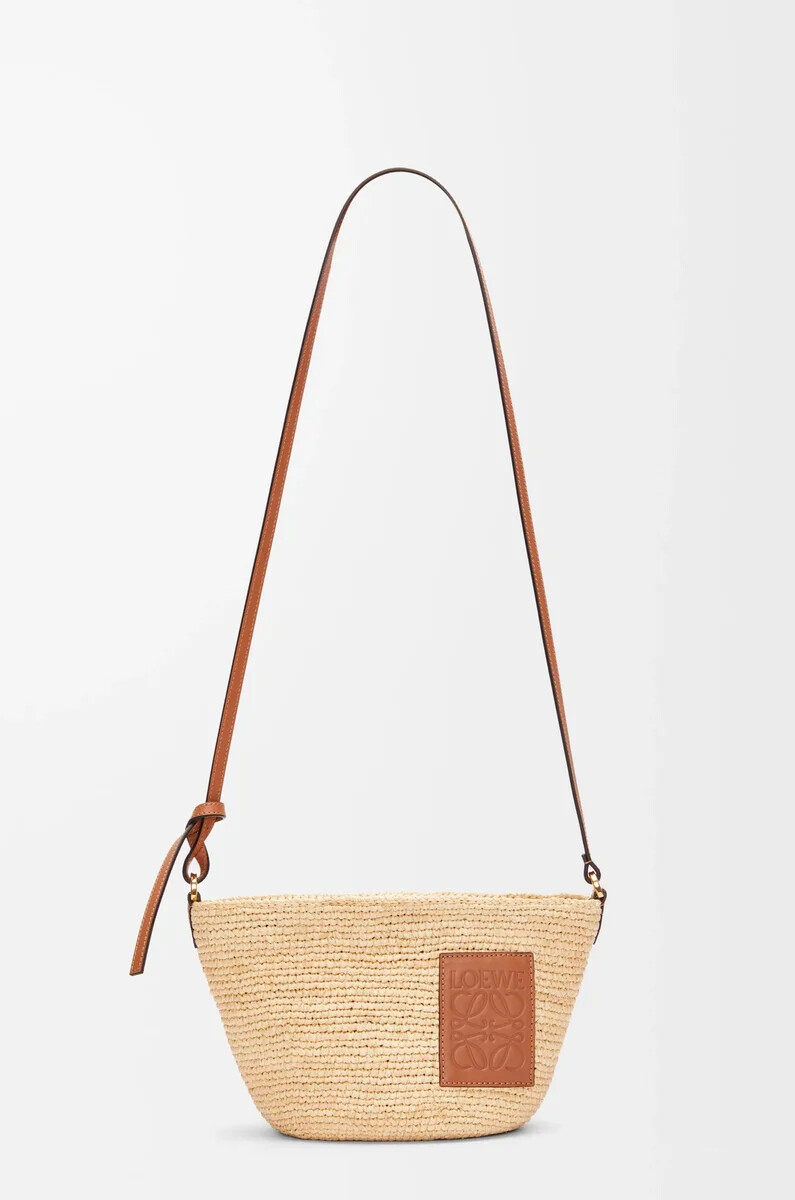 bolso pochette con abertura en rafia y piel de becerro naturalbronceado