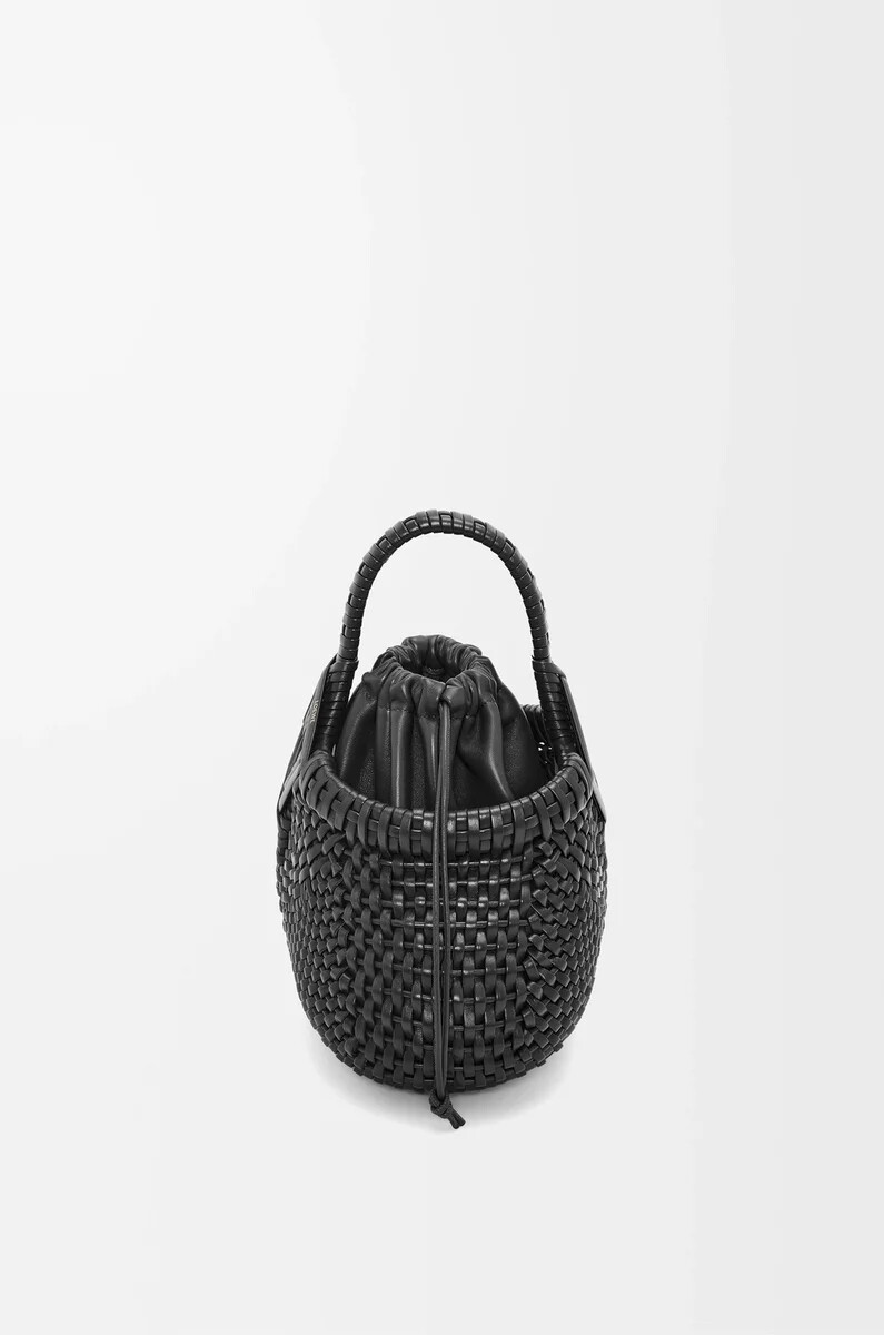 bolso mini diamond round basket en piel de becerro negro