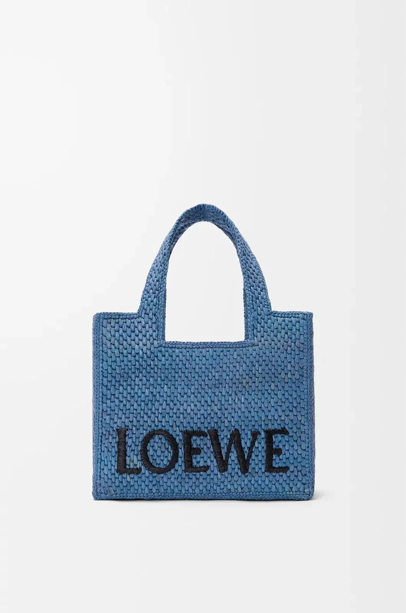 bolso tote pequeño loewe font en rafia azul claro