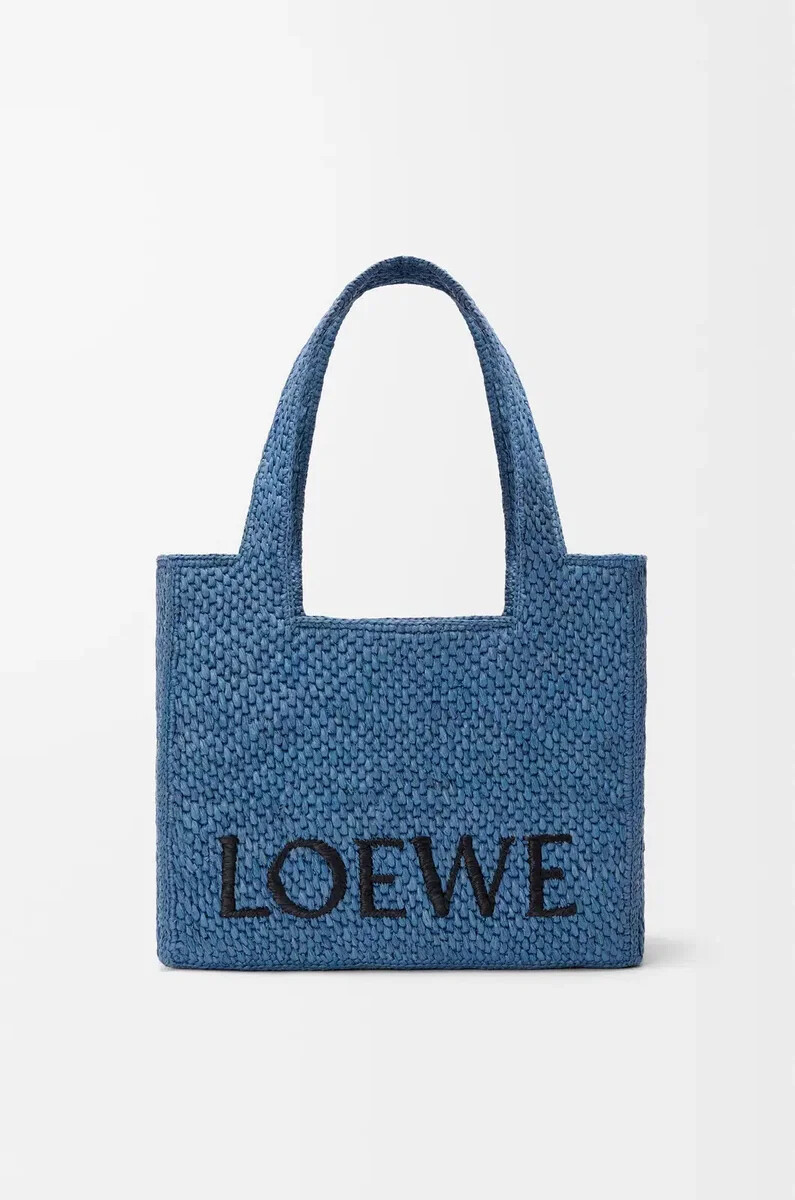 bolso tote mediano loewe font en rafia azul claro