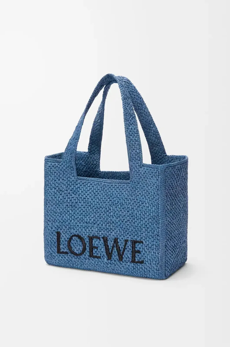 bolso tote mediano loewe font en rafia azul claro
