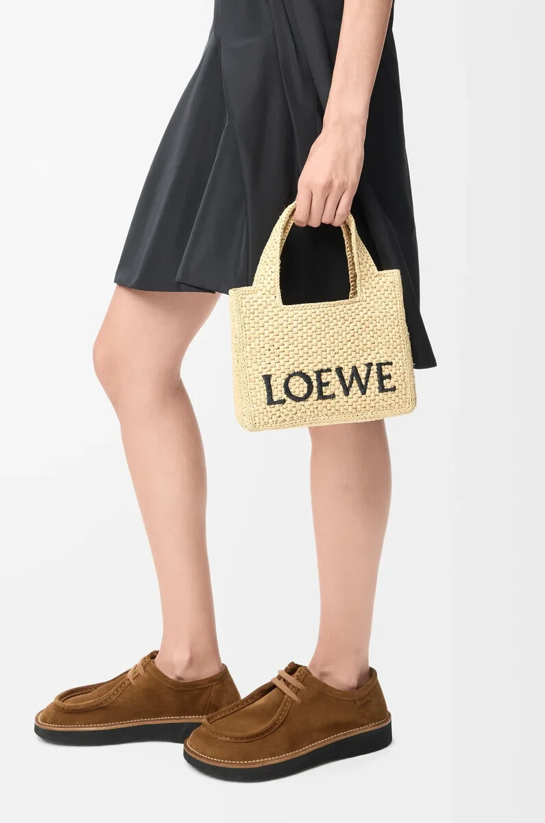 mini bolso tote loewe font en rafia natural