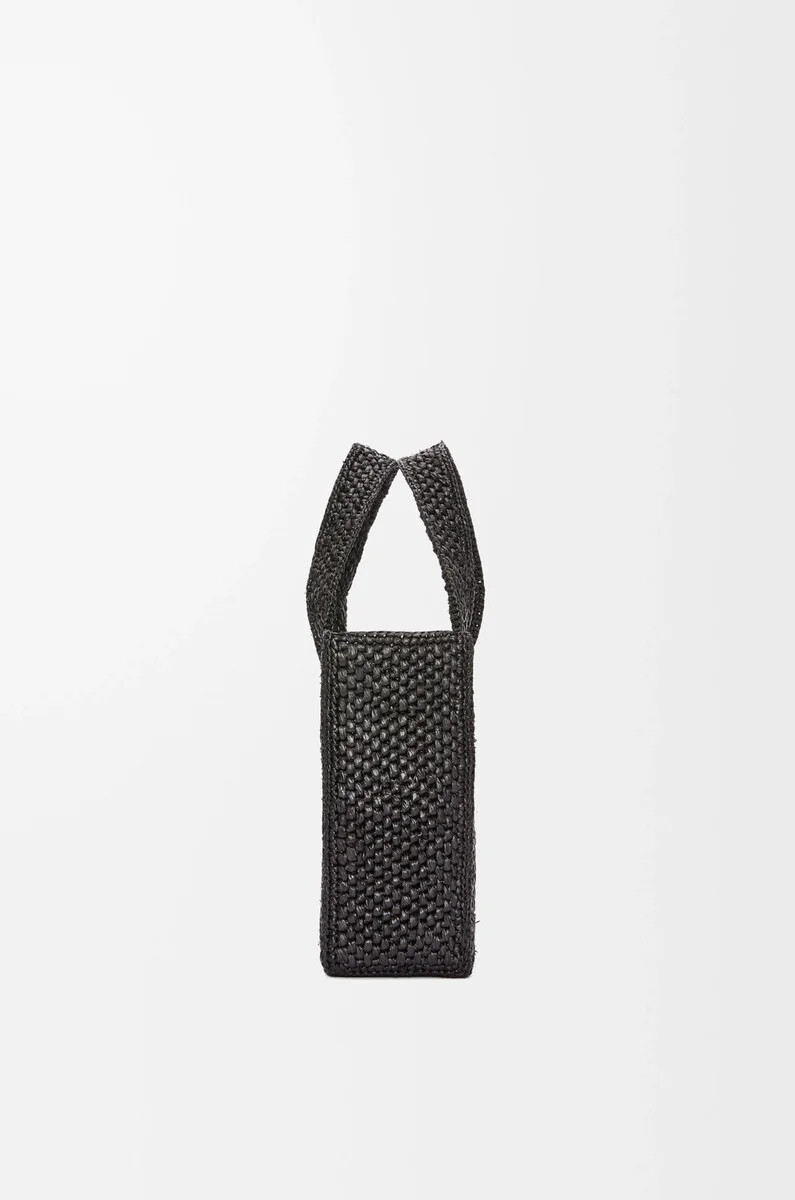 mini loewe font tote en rafia negro
