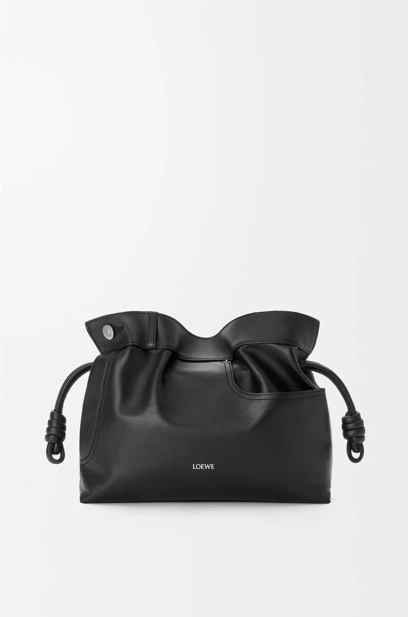 clutch mediano flamenco panta en piel de becerro brillante negro