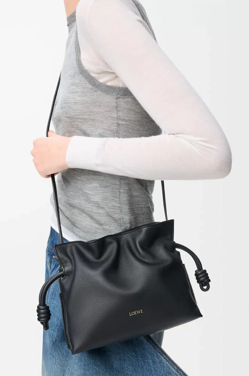 mini clutch flamenco en piel de becerro napa negro