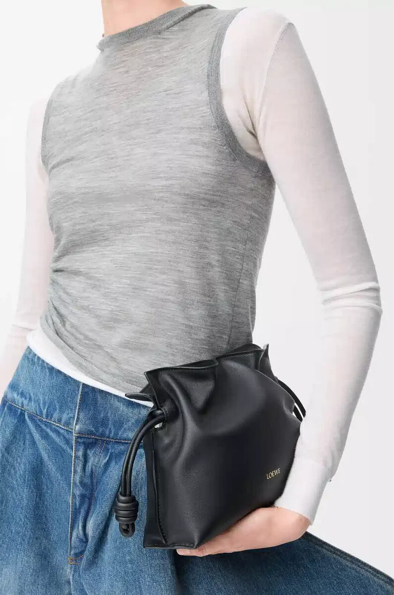 mini clutch flamenco en piel de becerro napa negro