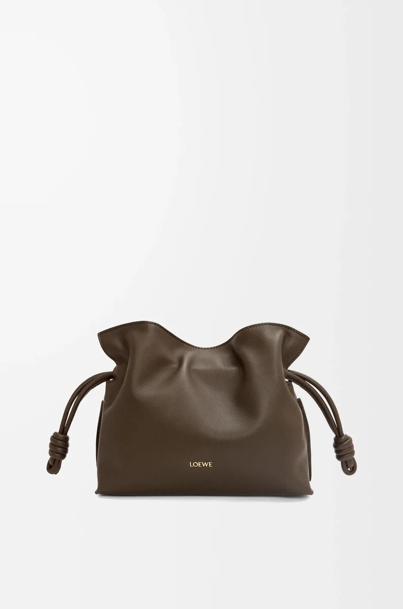mini clutch flamenco en piel de becerro napa chocolate