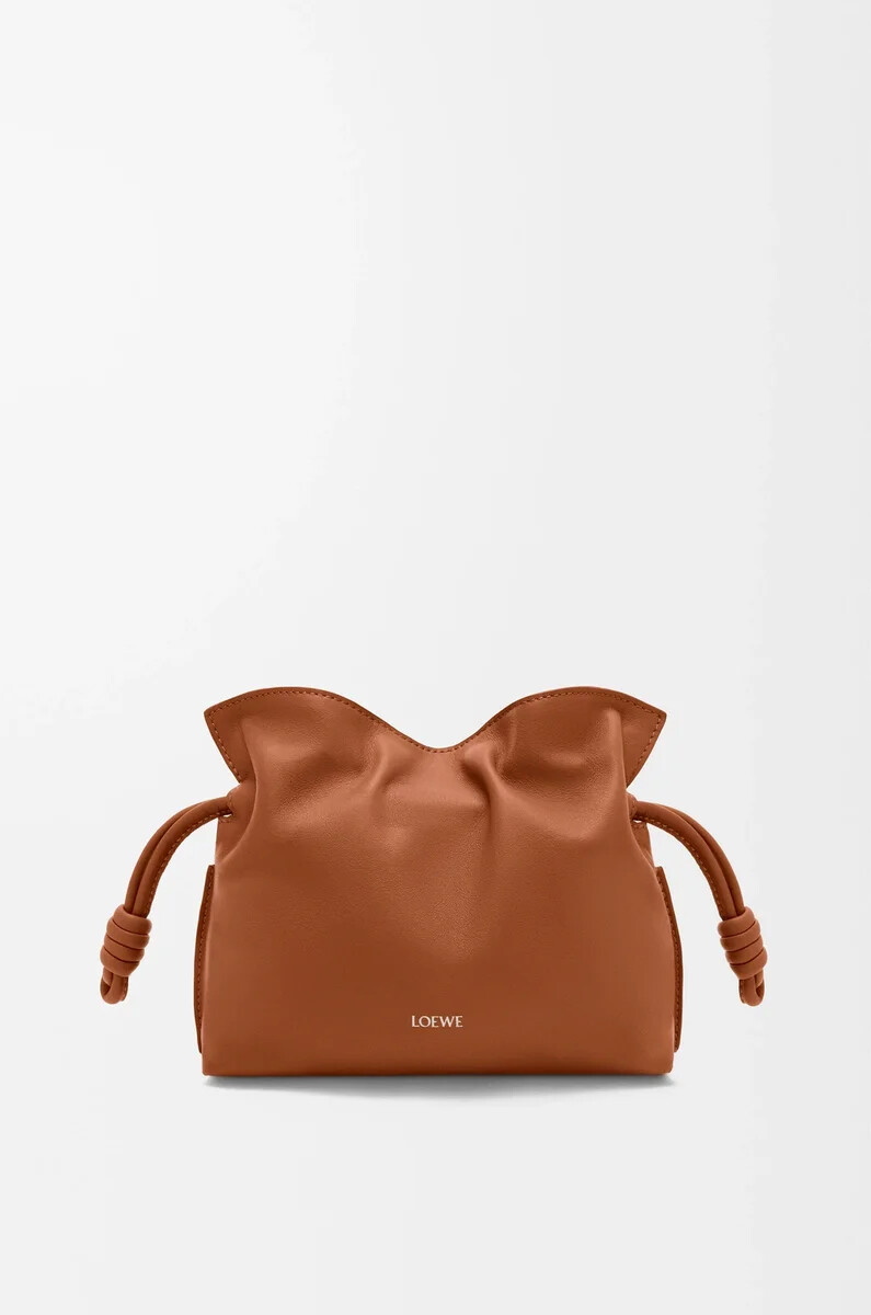 mini clutch flamenco en piel de becerro napa ardilla