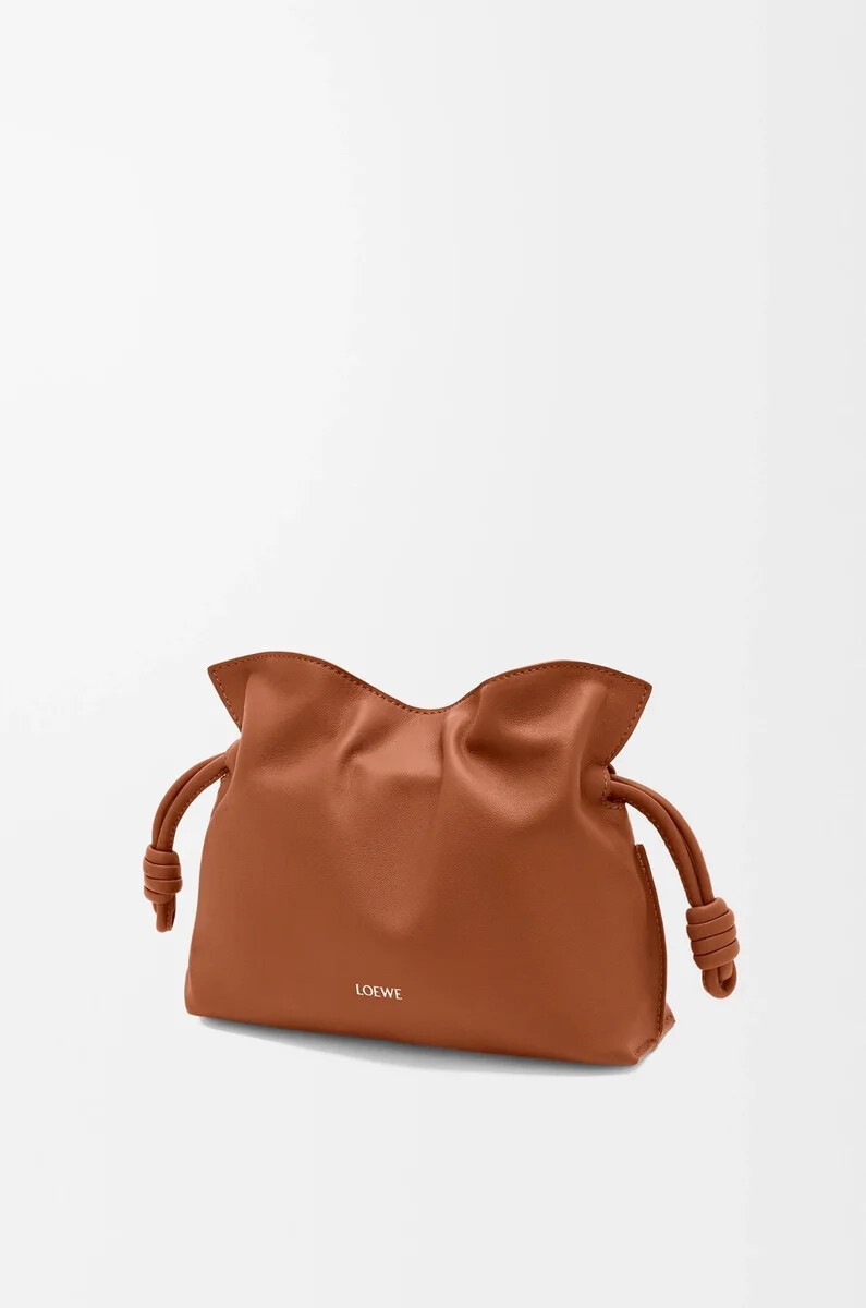 mini clutch flamenco en piel de becerro napa ardilla