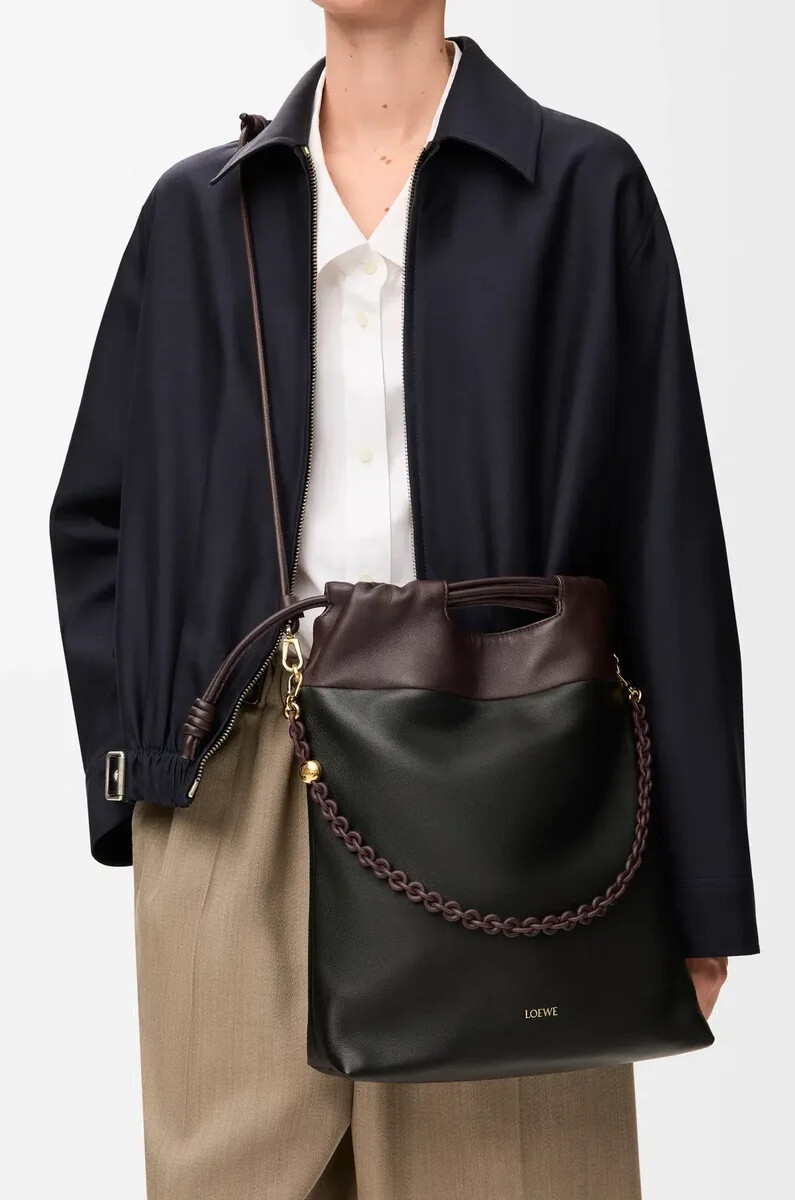 bolso tote flamenco en suave piel de cordero napa negracastaño oscuro