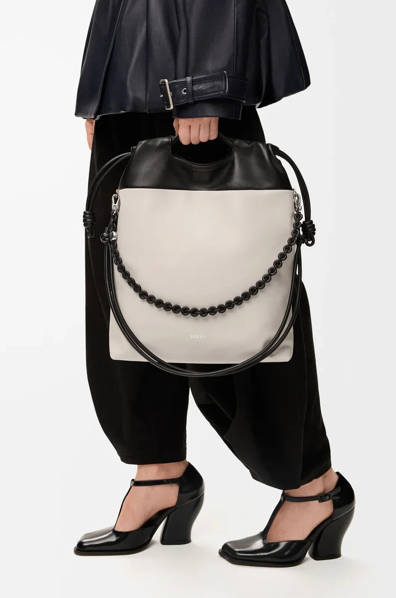 bolso tote flamenco en suave piel de cordero napa color fantasma claronegro