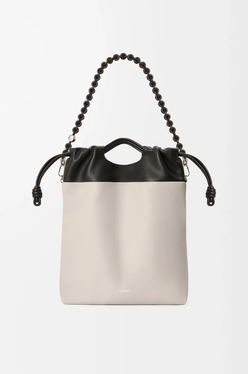 bolso tote flamenco en suave piel de cordero napa color fantasma claronegro