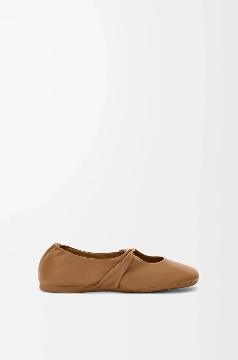 bailarina pebble soft en napa de cordero roble
