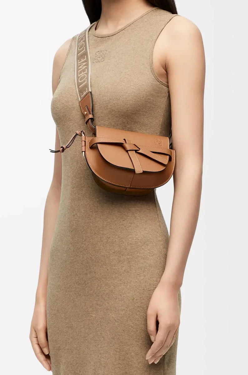 bolso mini gate dual en suave piel de becerro y jacquard color tostado