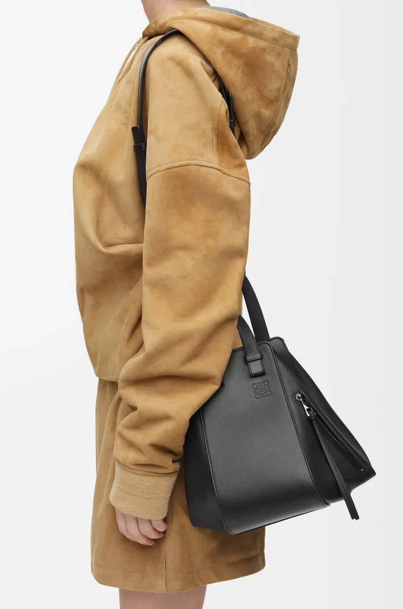 bolso hamaca pequeño en piel de becerro clásica color negro