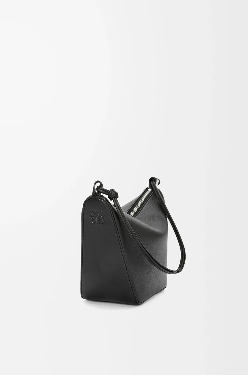 mini hamaca hobo en piel de becerro clásica negra