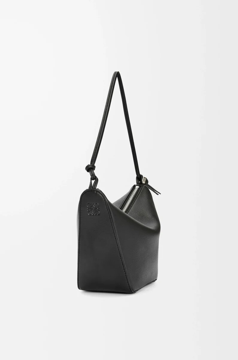mini hamaca hobo en piel de becerro clásica negra