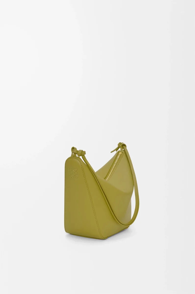 mini hamaca hobo en piel de becerro clásica color musgo claro