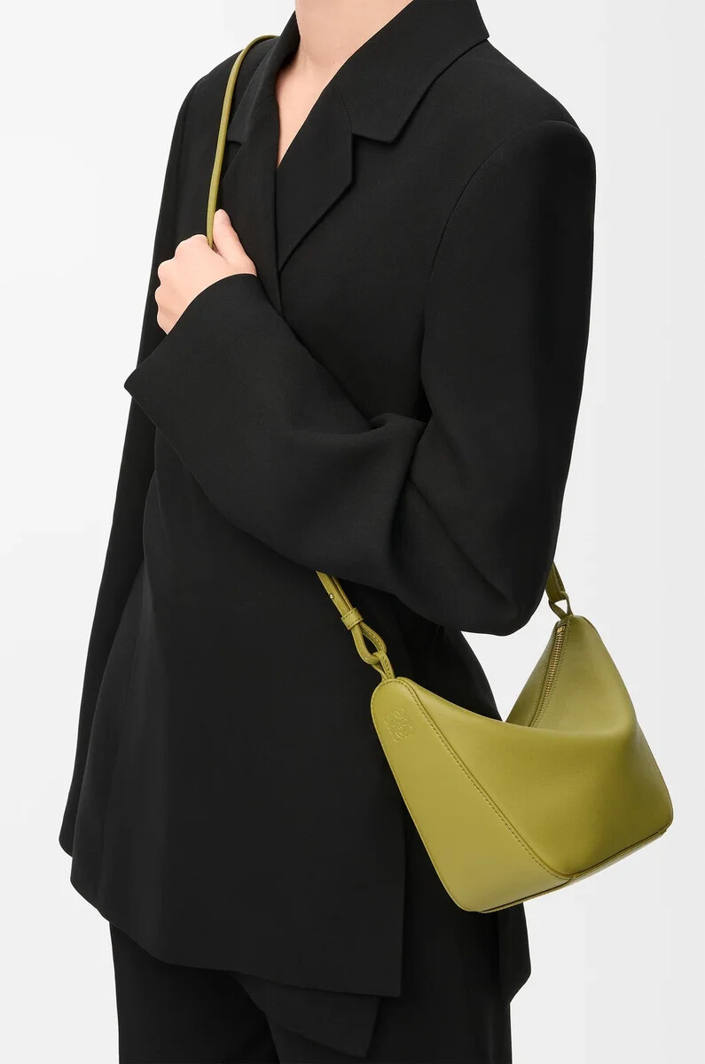 mini hamaca hobo en piel de becerro clásica color musgo claro