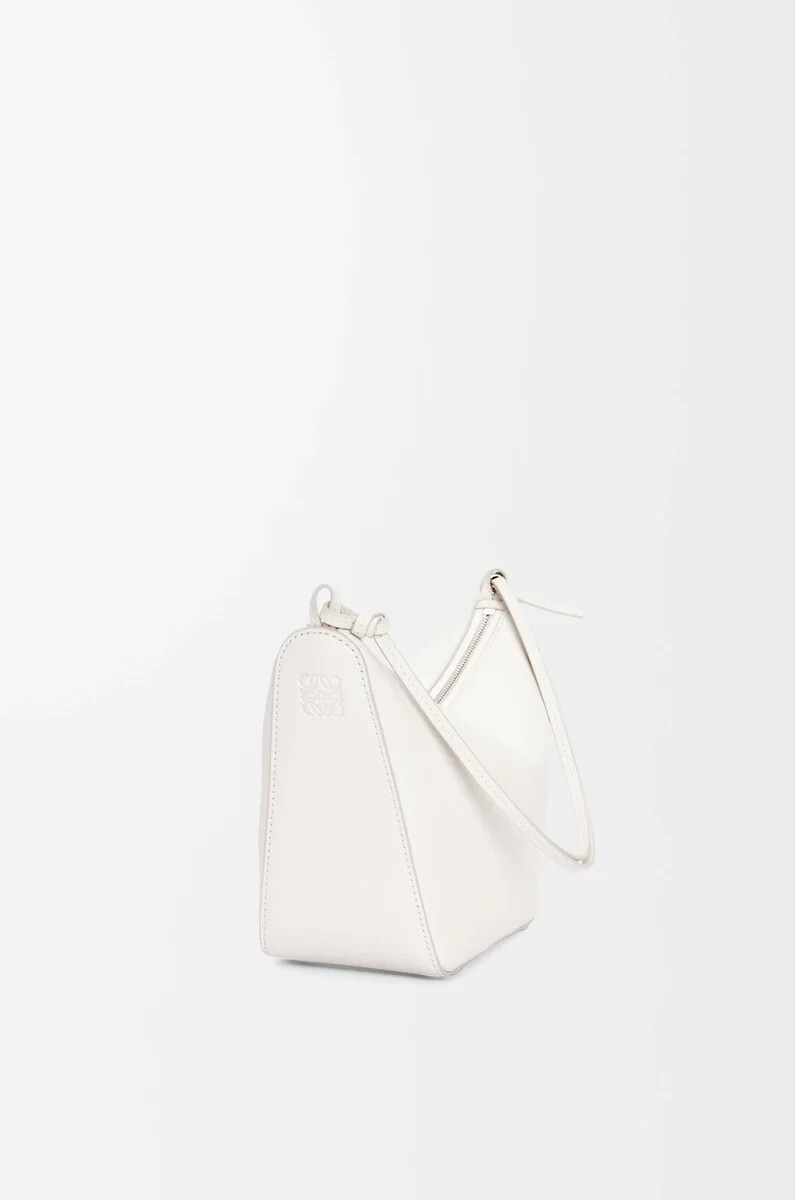 mini hamaca hobo en piel de becerro clásica blanco suave