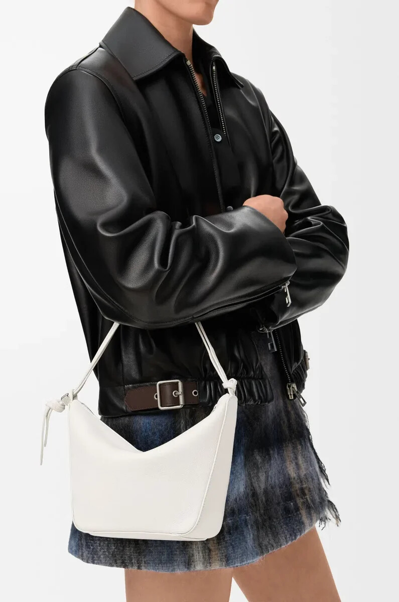 mini hamaca hobo en piel de becerro clásica blanco suave
