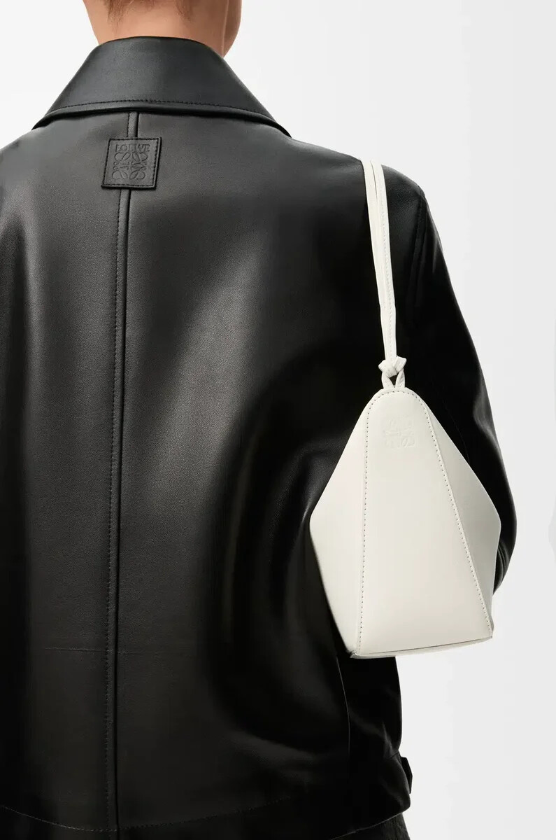mini hamaca hobo en piel de becerro clásica blanco suave