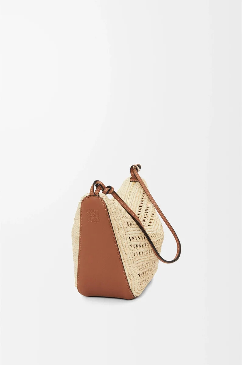 mini hamaca hobo en rafia y piel de becerro color tostadonatural