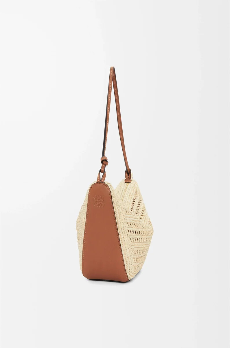 mini hamaca hobo en rafia y piel de becerro color tostadonatural