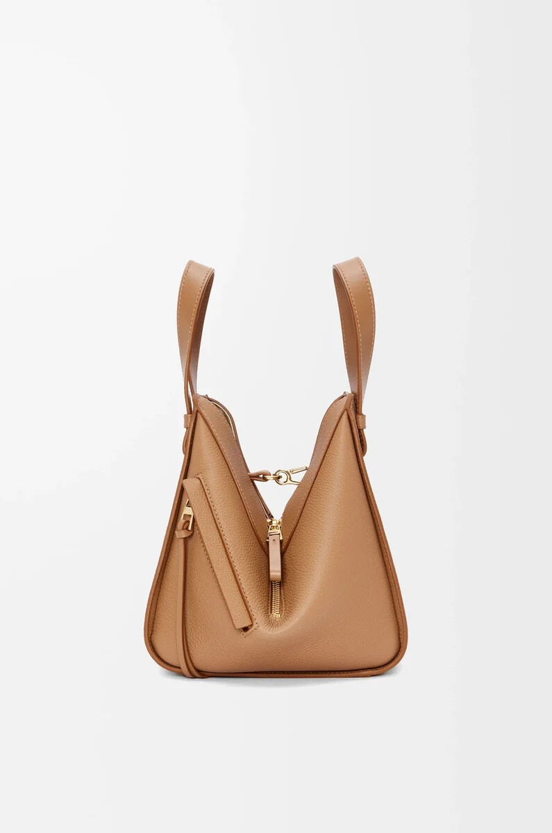 bolsa hamaca compacta en piel de becerro granulada suave color toffee