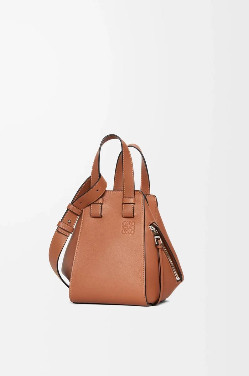 bolso hamaca compacto en piel de becerro clásica color tostado