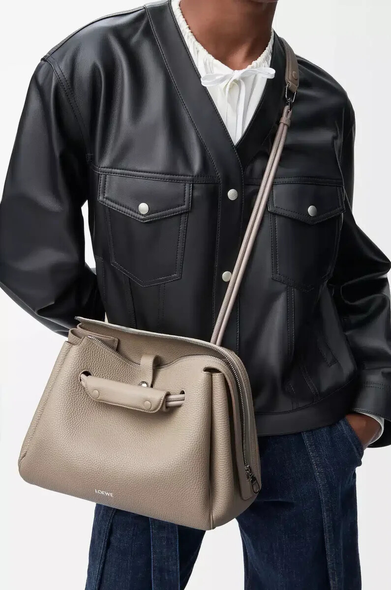bolso mediano madrid en piel de becerro granulada flexible color arcilla