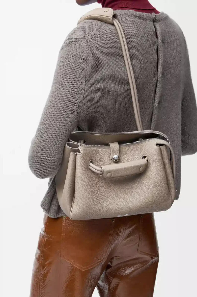 bolso pequeño madrid en piel de becerro granulada flexible color arcilla