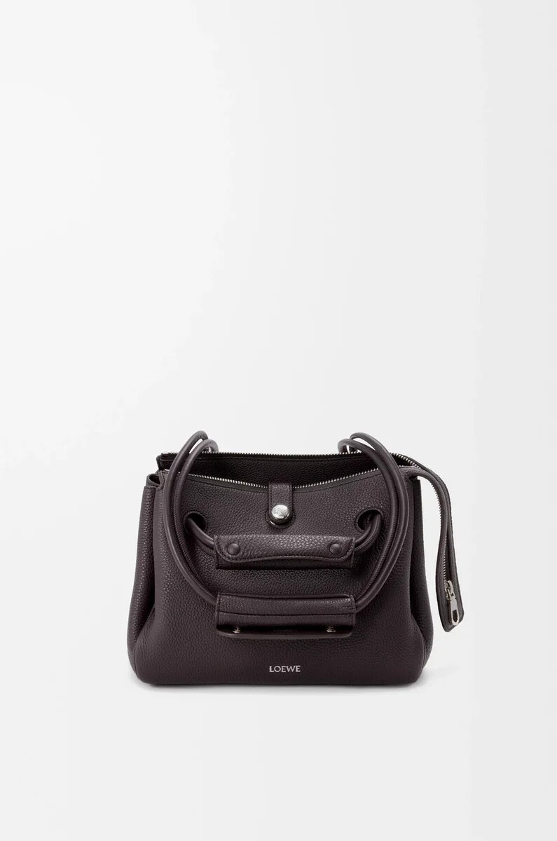 bolso pequeño madrid en piel de becerro granulada flexible color ébano oscuro
