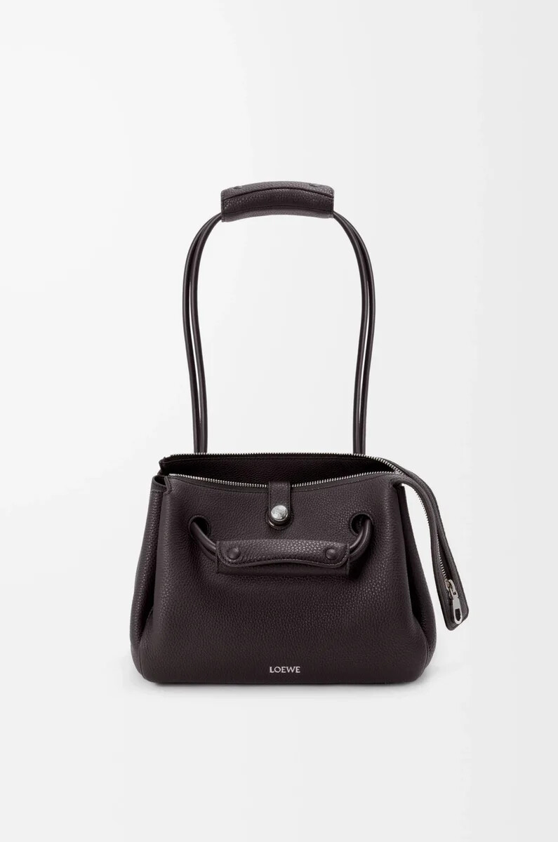 bolso pequeño madrid en piel de becerro granulada flexible color ébano oscuro