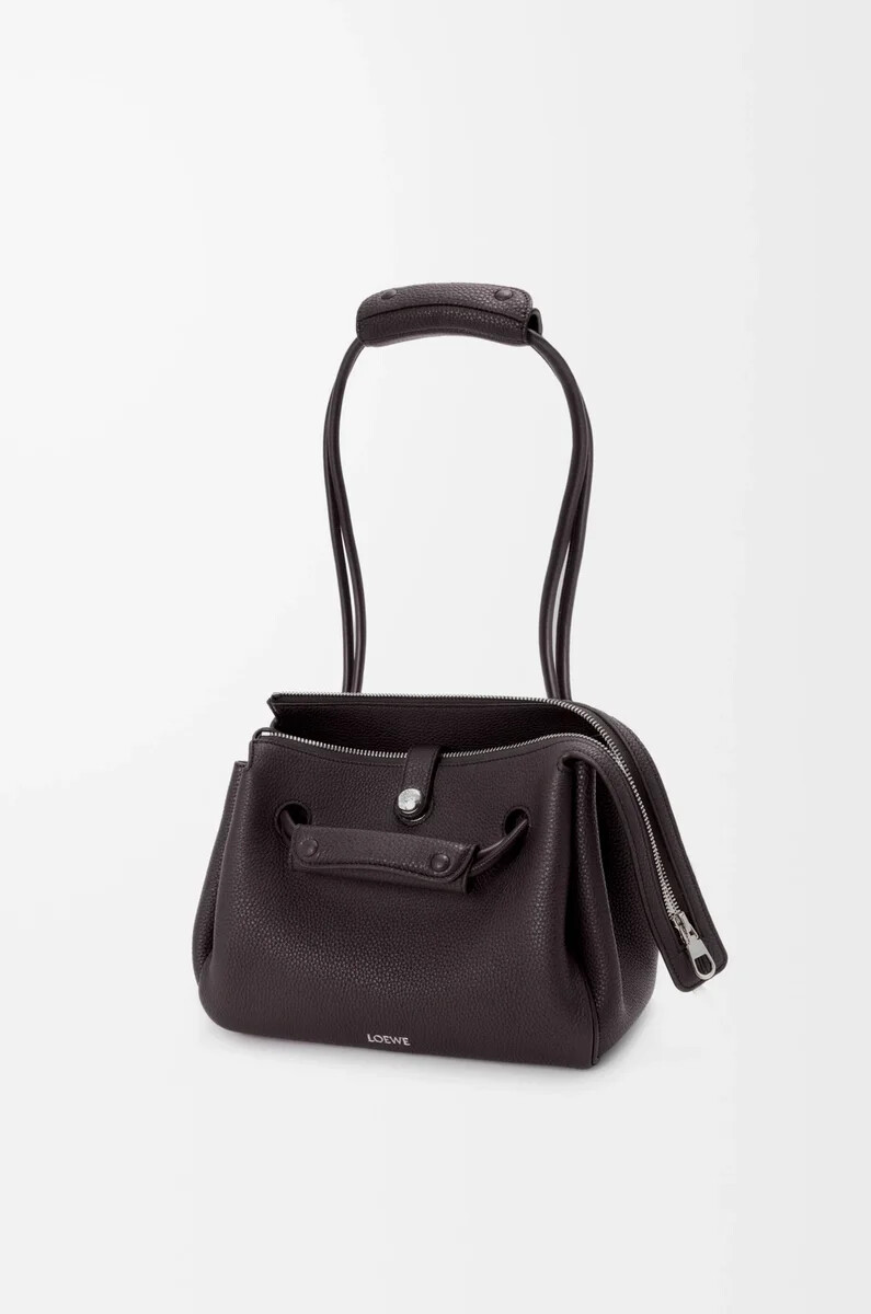 bolso pequeño madrid en piel de becerro granulada flexible color ébano oscuro